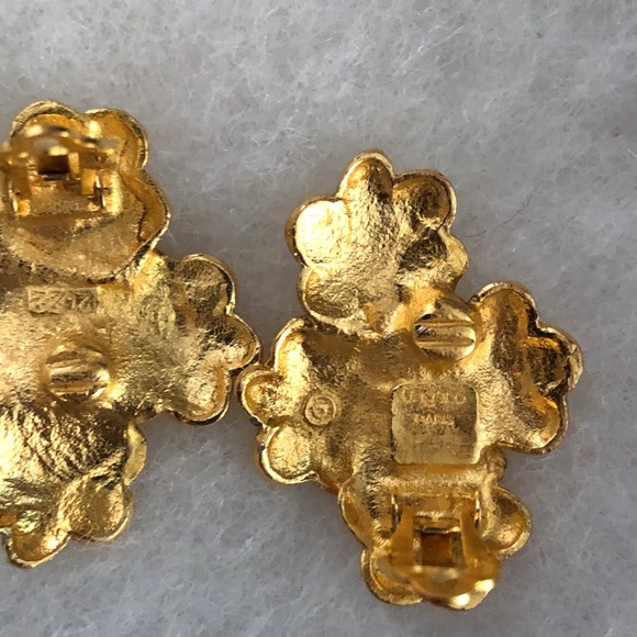 *SOLD*Vintage UNGARO Paris Gold Clip Earrings - Picture 4 of 5